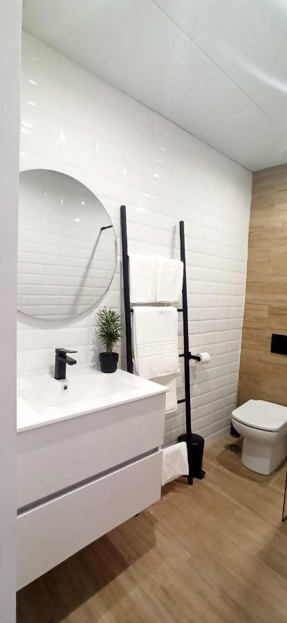 Limerencia: Tu Hogar En Este Blanco Pueblo Frigiliana Esterno foto